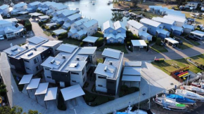 Captain's Cove All Accessible Luxury Apartment with Free Netflix
